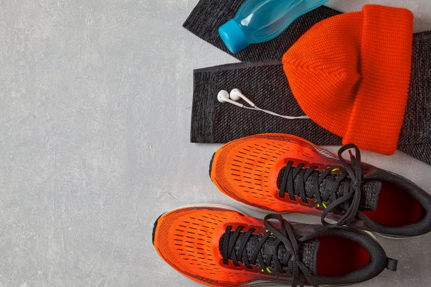 橙色运动鞋，橙色针织帽，运动保暖裤图片下载