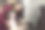 可爱的小女孩和妈妈在家里的客厅里一起弹钢琴。亚洲钢琴家老师在学校教小女孩孩子弹钢琴。图片下载