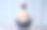 一个美丽的女人穿着体操服在一个明亮的工作室的垫子上进行瑜伽练习的形象。瑜伽概念。精神上的实践。图片下载