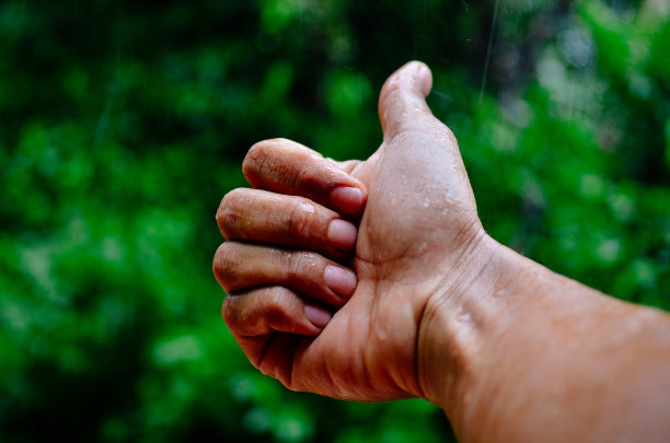 棕色的人的手特写图片下载