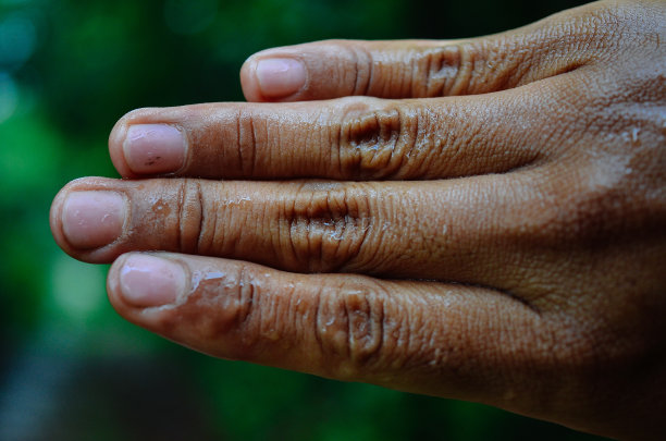 棕色的人的手特写图片下载