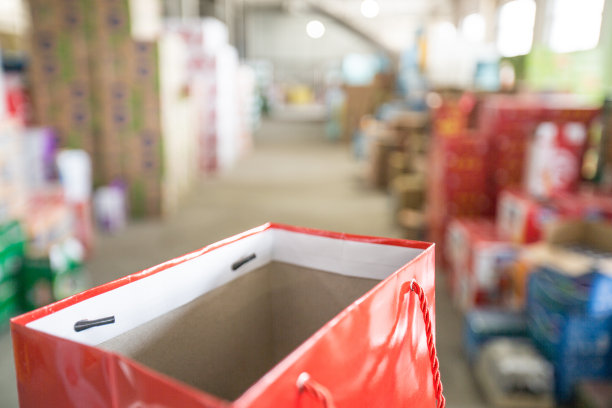 仓库或储物柜及空纸袋图片下载