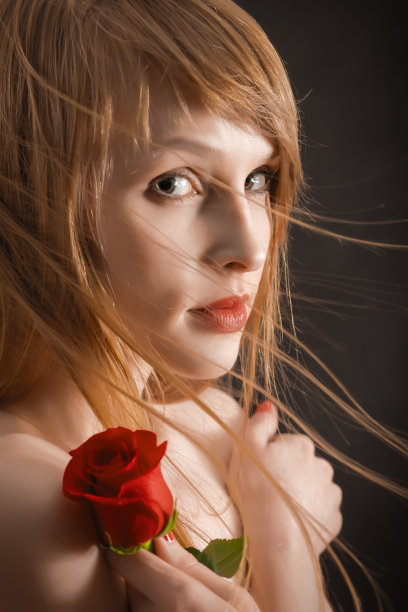 长发女孩图片下载