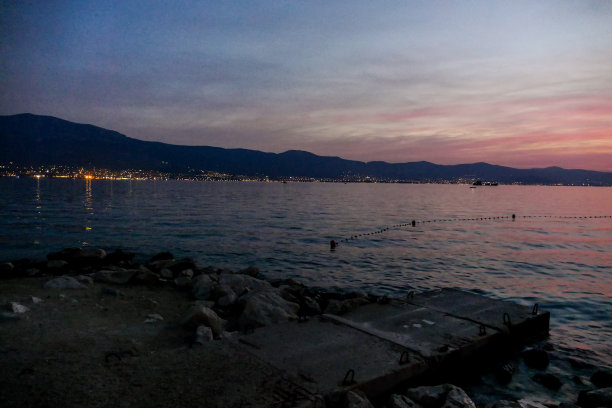 海滩上的夕阳，数码照片作为背景图片下载