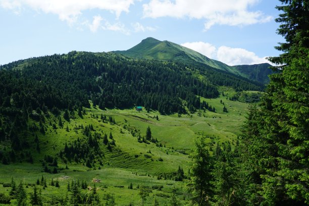 位于乌克兰喀尔巴阡山脉图片下载