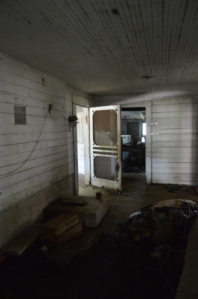 废弃的奶牛场图片下载