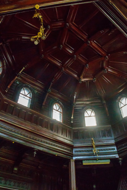 乌克兰哈尔科夫地区，废弃的沙洛夫卡宫内部，也被称为糖宫图片下载