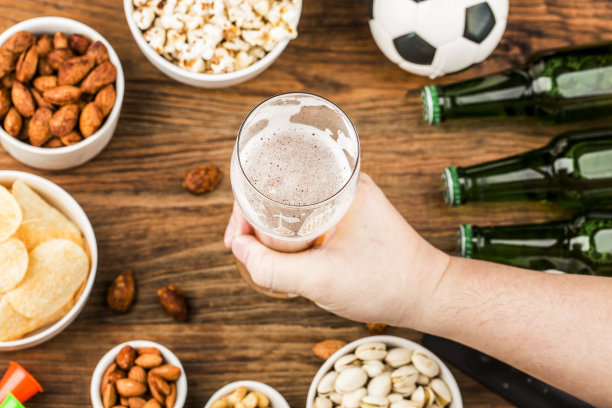 为观看足球锦标赛选举宴会食品图片下载