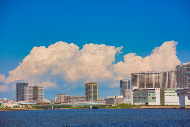 丰州晴海的蓝天白云图片下载