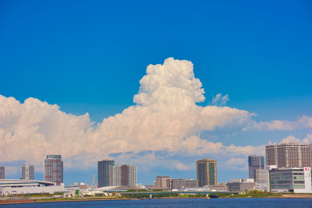 丰州晴海的蓝天白云图片下载