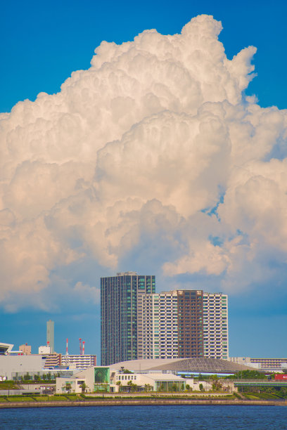 丰州晴海的蓝天白云图片下载