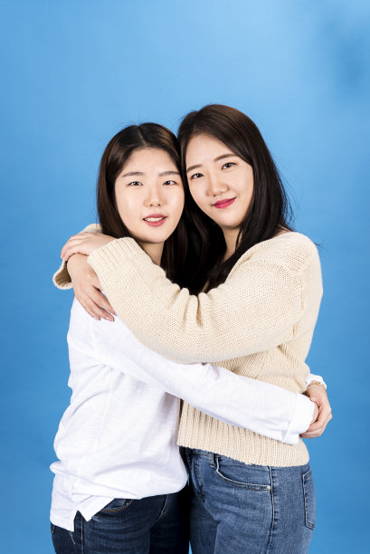 两姐妹的故事图片下载