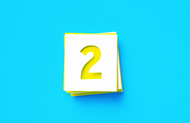 白色和黄色的不干胶笔记写在蓝色的背景上图片下载