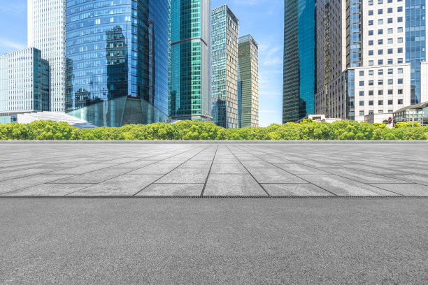 在上海，空荡荡的地板和全景的城市天际线图片下载