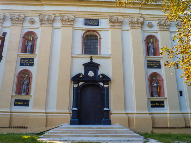 乌克兰沃林地区奥利卡的古老天主教教堂图片下载