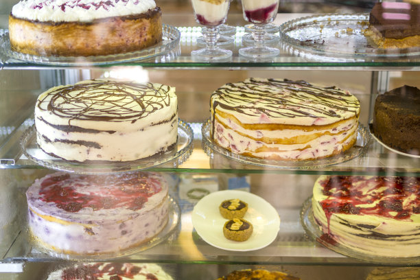 糕点展:咖啡馆里的糕点展图片下载