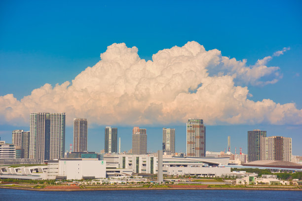 丰州晴海的蓝天白云图片下载