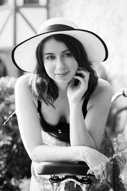 女孩的自行车图片下载