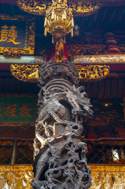 中国，传统，宗教，信仰。台湾，古迹，龙山寺，龙柱图片下载