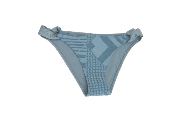白色背景的蓝色女式泳装内裤。图片下载