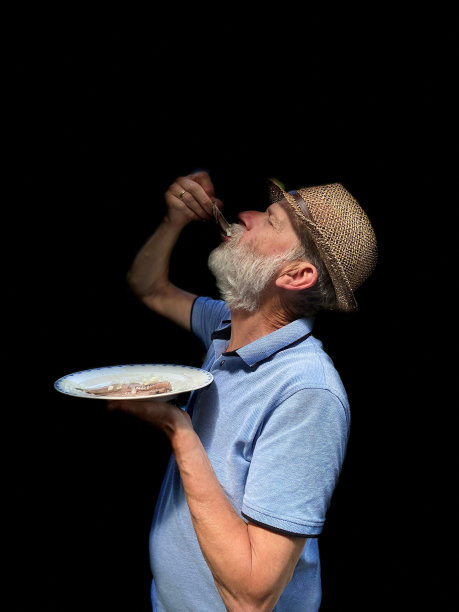 吃腌制的鲱鱼图片下载