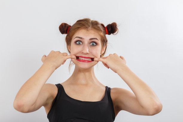 女人露出牙齿图片下载