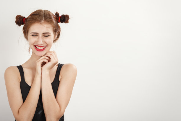 快乐的年轻女子图片下载