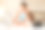 小女孩在家帮妈妈做家务。快乐的妈妈和女儿在厨房一起洗碗。孩子通过完成任务来学习负责任图片下载