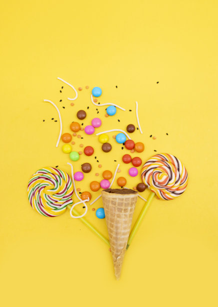 彩色糖果隔离在背景上图片下载