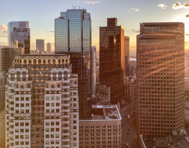 波士顿城市景观天际线向西看金融区和西波士顿图片下载