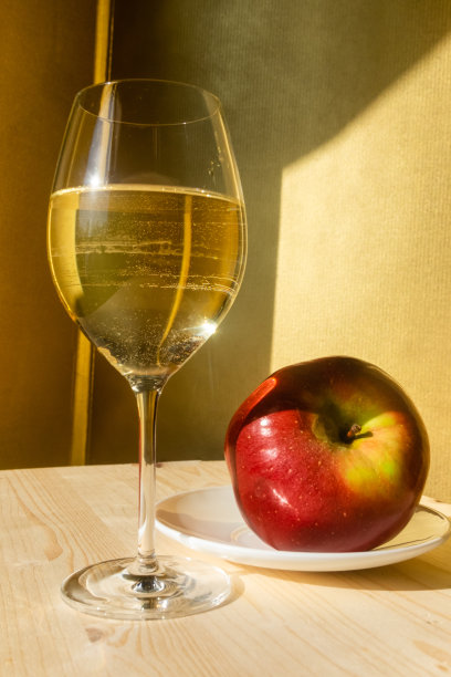 葡萄酒和苹果图片下载
