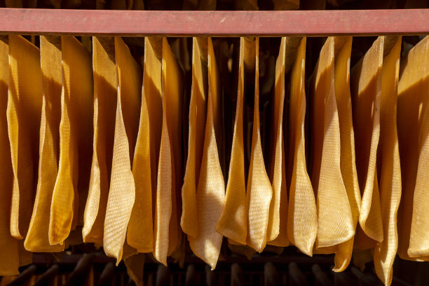 泰国橡胶邮政出口行业，橡胶生产，太阳能烤制木材。图片下载