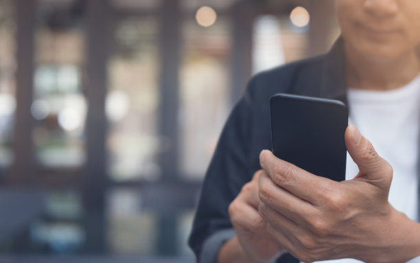 人使用智能手机图片下载