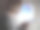 女性在飞机座位上使用智能手机图片下载