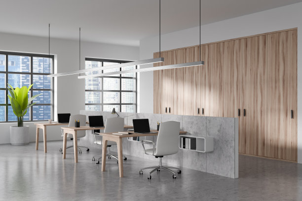 办公室内部配有电脑和扶手椅，城市全景窗图片下载