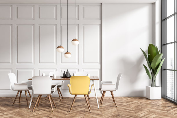 明亮的餐厅内部的正面视图，有六把椅子图片下载