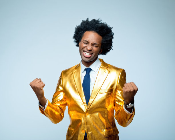 快乐的商人握紧拳头图片下载