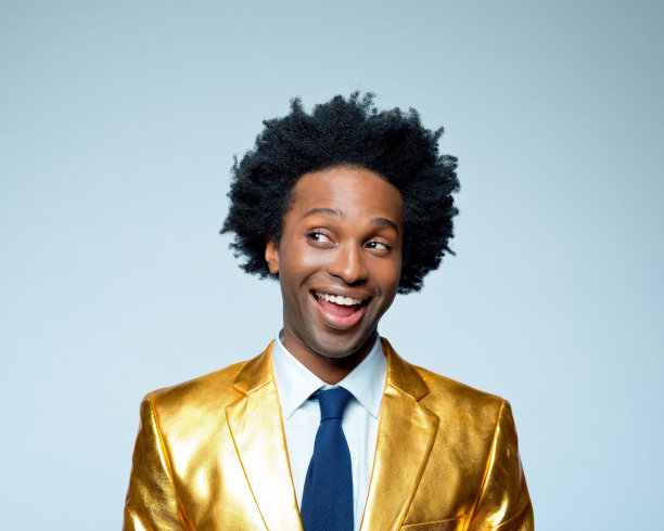 快乐的商人侧目一瞥图片下载