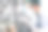 在医用口罩生产机厂工作，从事使用平板电脑口罩的博士、工程师或科学家图片下载