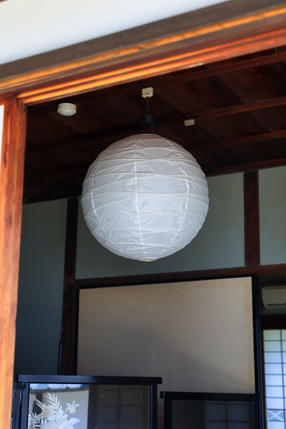日本房间里用日本纸做的复古灯饰图片下载