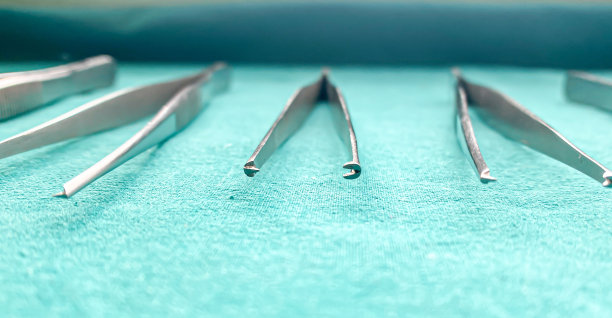 手术钳，用于医院伤口敷料图片下载