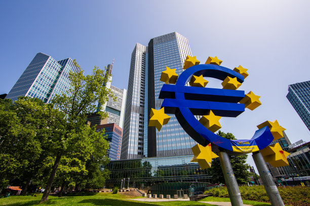 美因河畔法兰克福的天际线图片下载