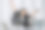 亚洲女性在办公室用笔记本电脑工作时打哈欠。图片下载