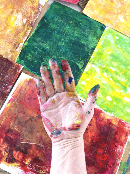 画中艺术家的手图片下载