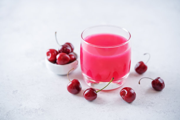 粉红色的樱桃鸡尾酒图片下载