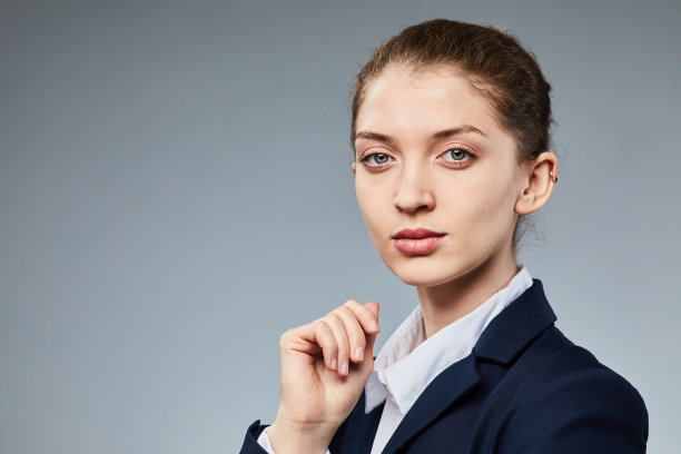 灰色上的女商人肖像图片下载