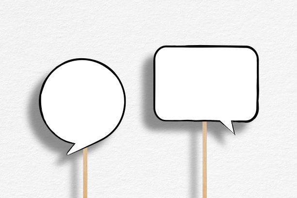 白色背景上有木棒的语音泡泡图片下载