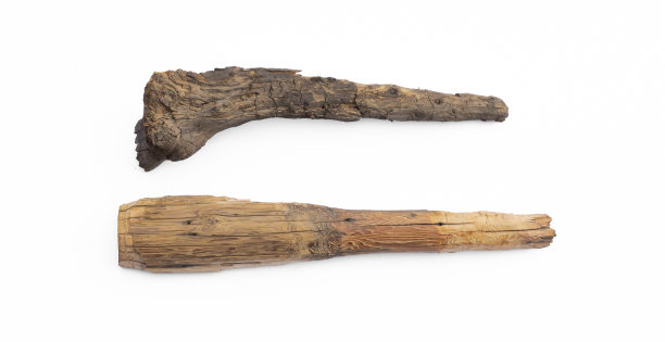 古老的木棒孤立在白色背景上图片下载