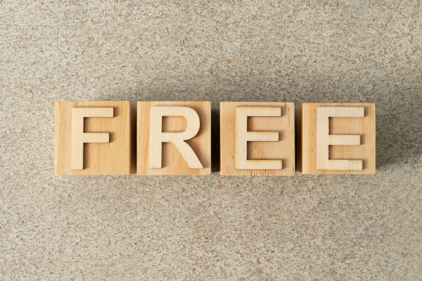 免费的标志，木制立方体上的字图片下载