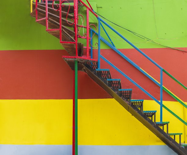 尼泊尔萨鲁哈五彩缤纷的建筑细节图片下载